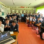 2022-жылдын 11-майында К. Тыныстанов атындагы ЫМУнун колледжинин окуутучулары Түп районунун Тогуз-Булак, Сары-Булун, Ынтымак айылдарынын мектеп бүтүрүүчүлөрү менен жолугушуп, кесипке багыт беруу максатында түшүндүрүү иштерин жүргүзүшүп келишти.