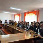 5.10.23 күнү Колледжде студенттер окутуучуларды кесиптик майрамы менен куттукташты.Майрамда шаңдуу ырлар жаңырып ар бир окутуучуга Гүл берилди. Уюштуруучуларга чоң рахмат.